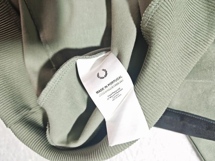 Magnifique veste de survêtement Fred Perry en taille S, couleur kaki. - photo numéro 11