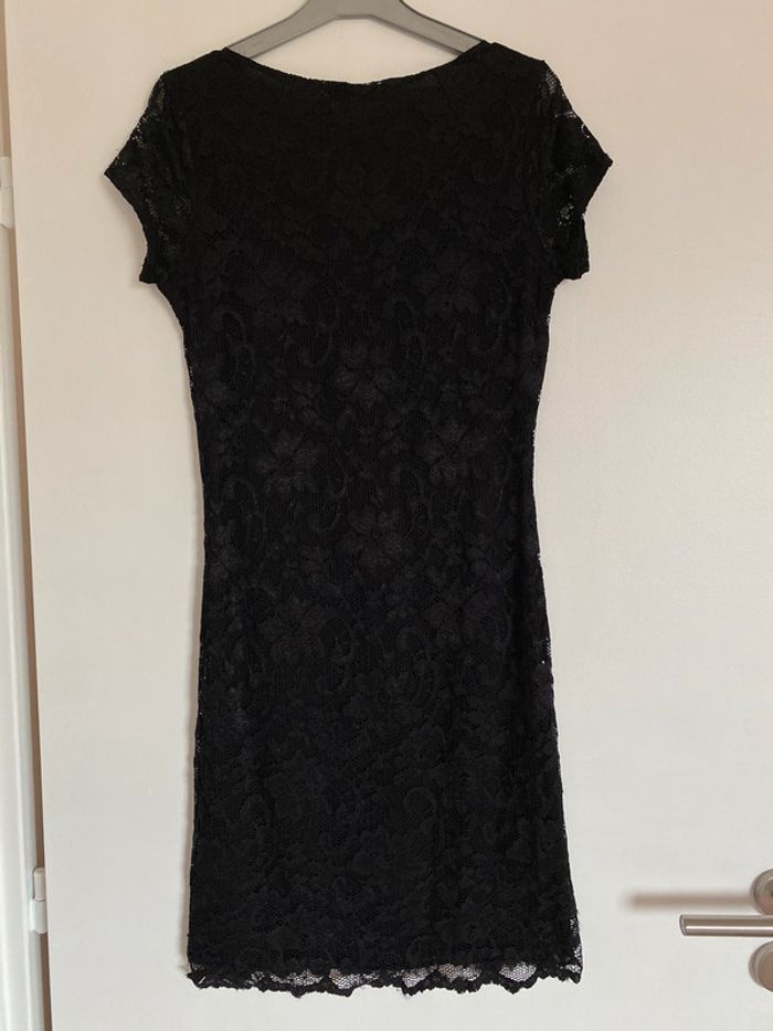 Robe noire dentelle - photo numéro 2
