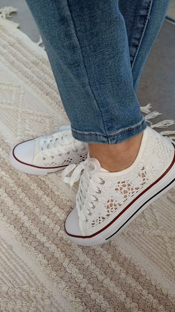 Tennis dentelles taille 39