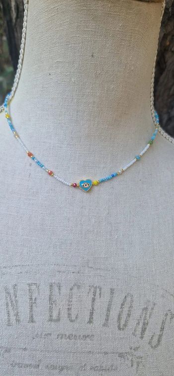 Collier perles tons pastel réglable cœur œil réglable