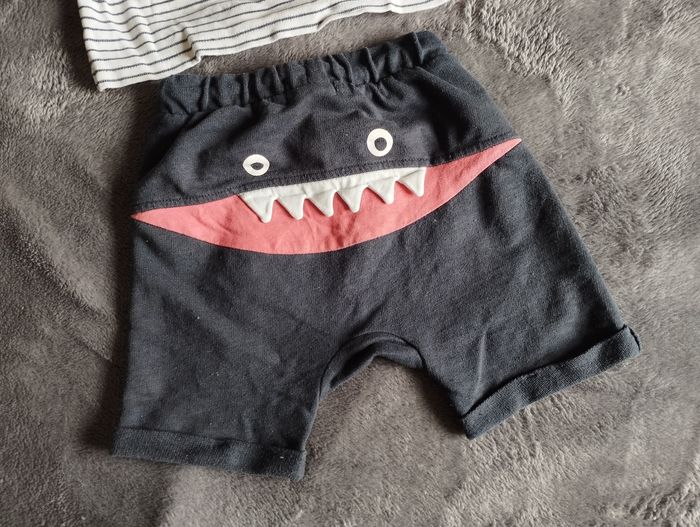 Ensemble short + t-shirt 24 mois monstre - photo numéro 2