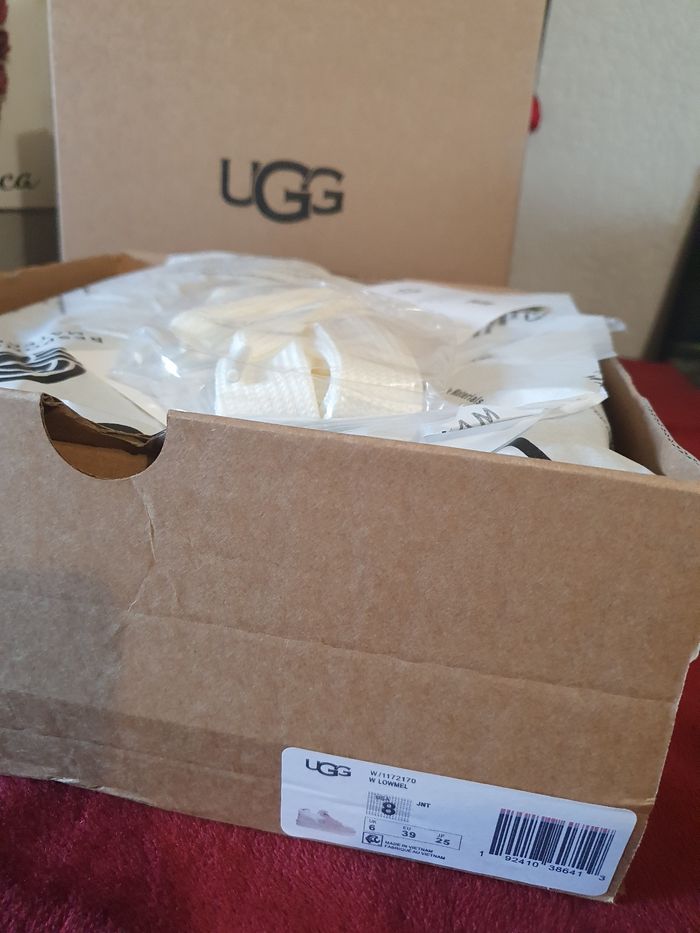 Basket moumoute ugg rose blanc gris neuves 39 - photo numéro 8