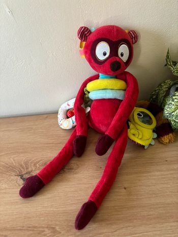 Doudou peluche activités eveil georges lémurien lilliputiens