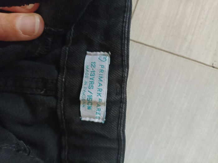 A vendre Jeans, cargo et jupe salopette, entre 9 et 13 ans a vendre - photo numéro 8