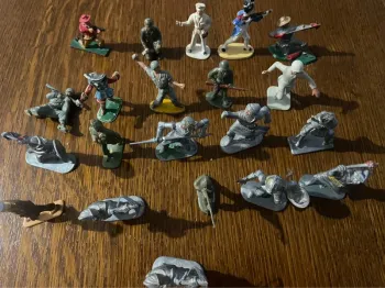Lot 16 figurines collection