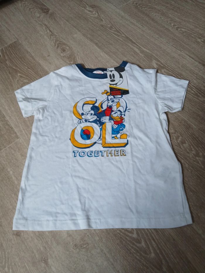 Tee shirt neuf Mickey mouse 6 ans - photo numéro 2