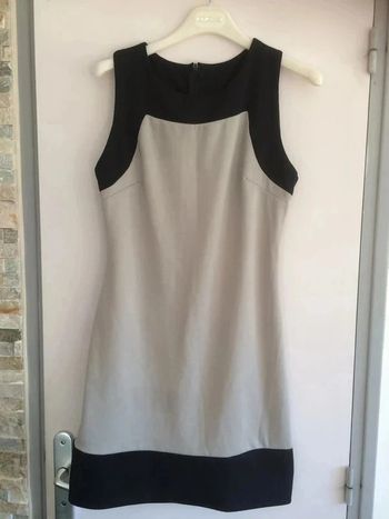Robe beige et noire