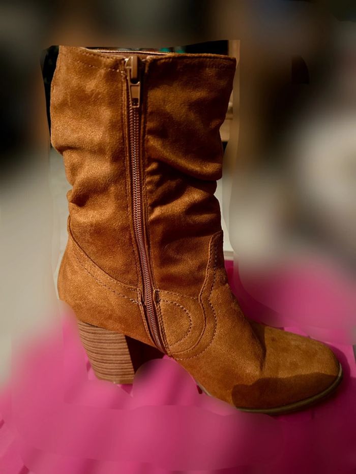 Vends bottines en suédine camel - photo numéro 2
