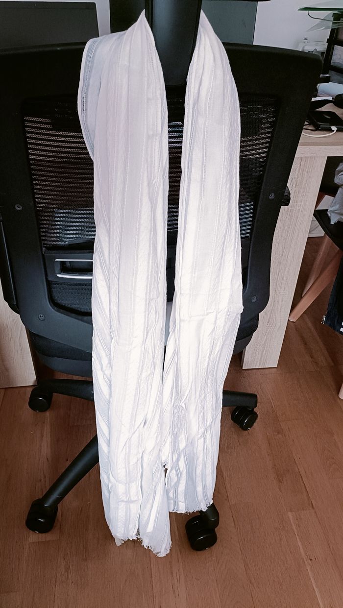 Étole blanche - photo numéro 3