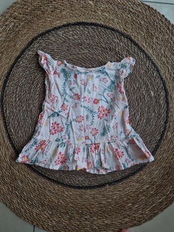 Joli haut fleuris taille 3 ans