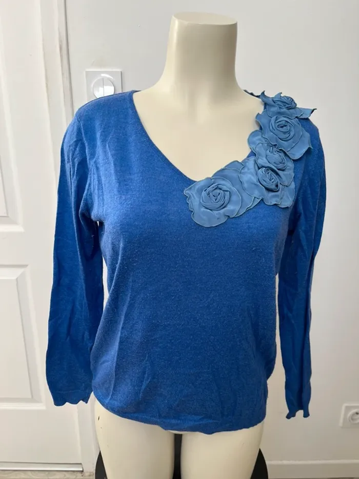 Pull avec fleurs
