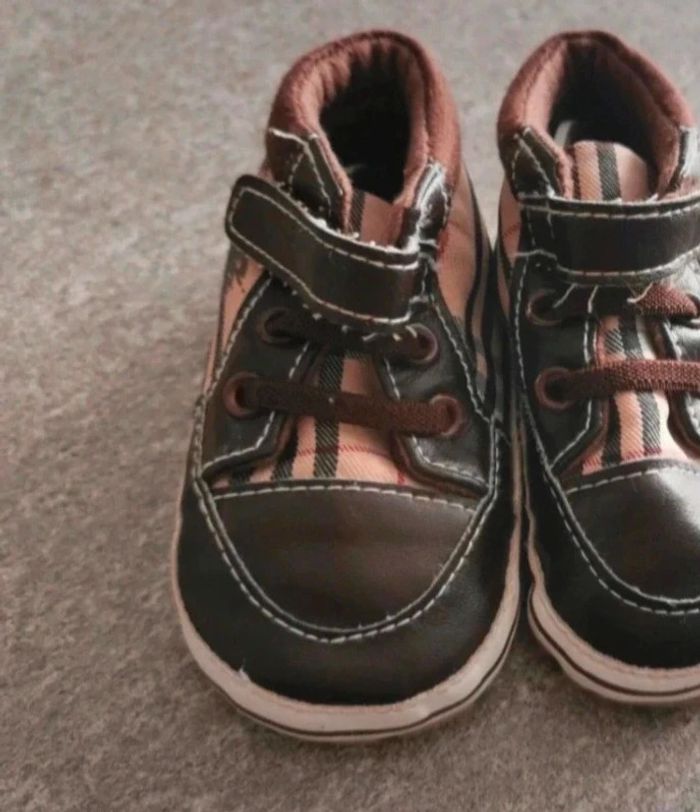 Chaussures à scratchs bébé 6/12 mois - photo numéro 2