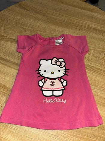 Robe hello kitty taille 3 mois en bon état
