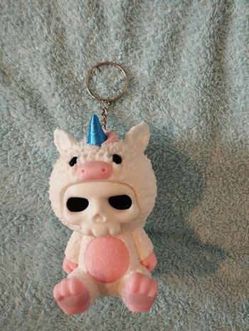 Figurine porte clé licorne skull