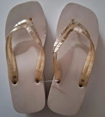 Tongs compensées écru avec brides à sequins