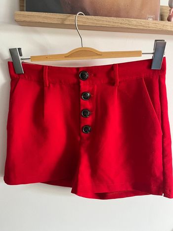 Short rouge à boutons Kiabi