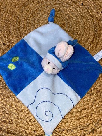 Doudou lapin bleu