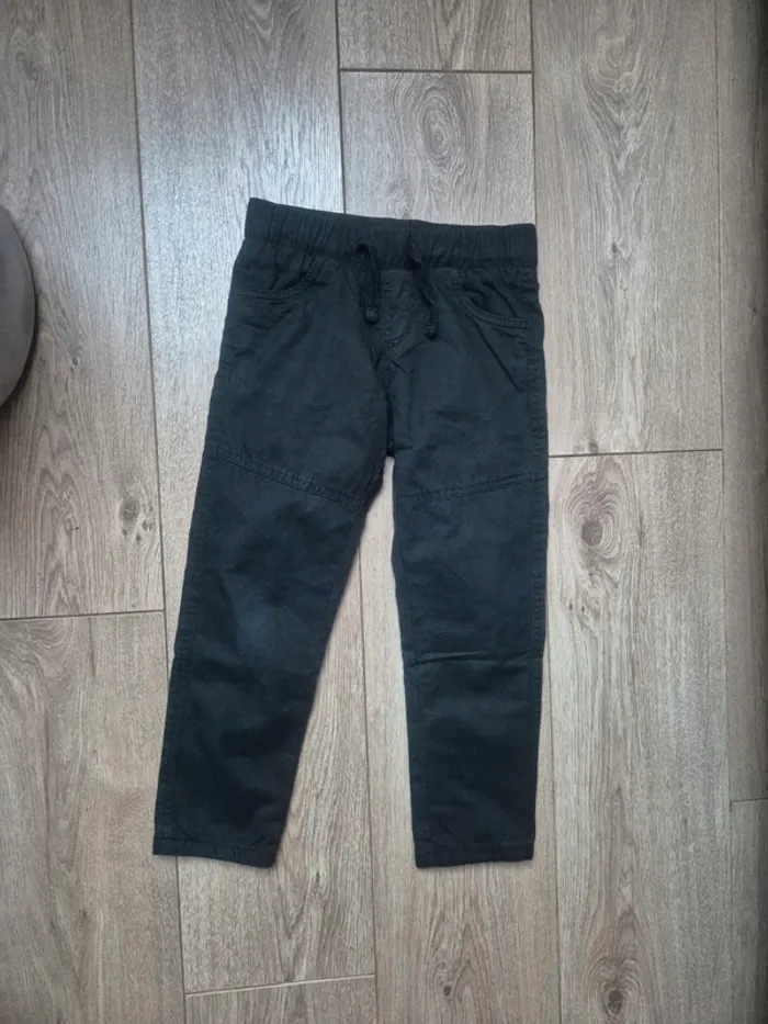 Pantalon doublé la halle noir 6 ans en excellent état