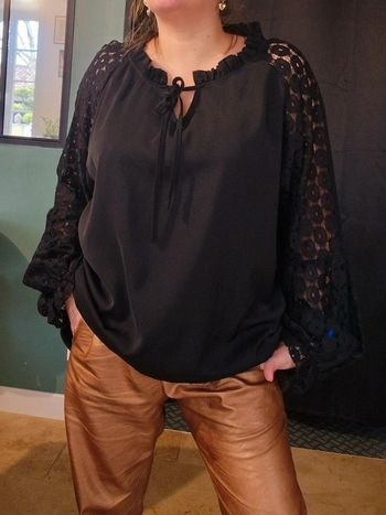 Blouse manches dentelle