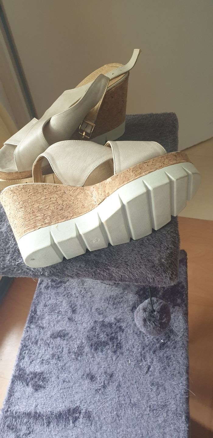 Sandales femme en cuir T38 - photo numéro 2