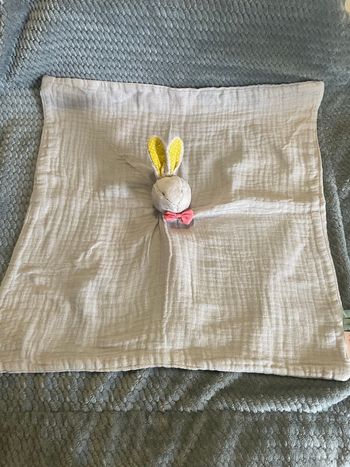 Doudou plat lange lapin gris noeud rose Mademoiselle Ribambelle Moulin Roty