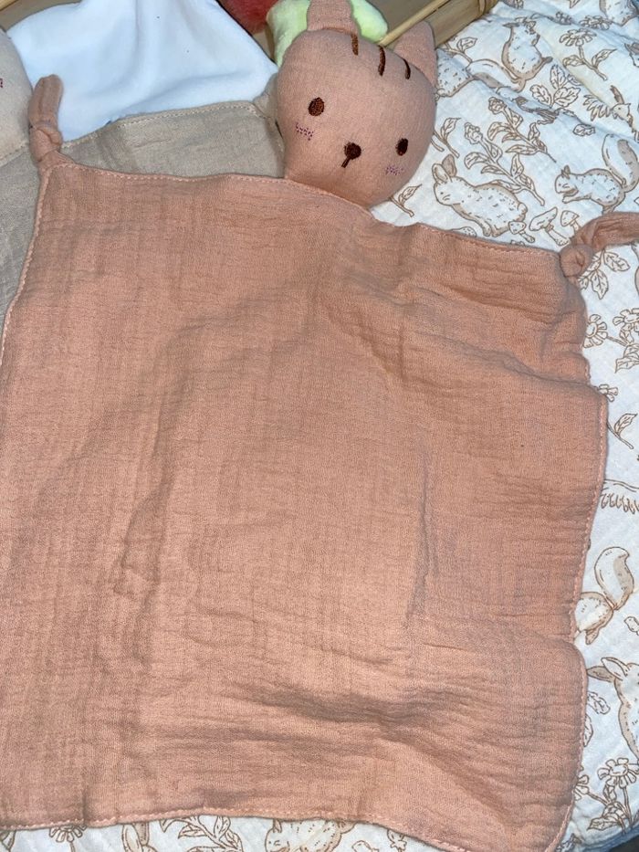 Doudou chat de couleur en gaze de coton neuf - photo numéro 2