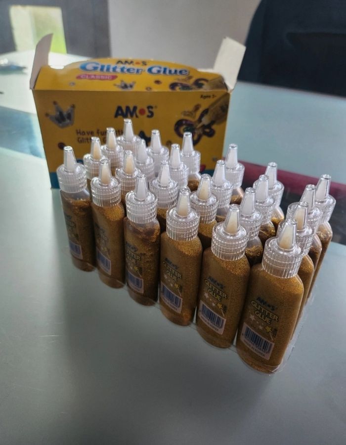 Colle pailletée dorée 24 tubes neufs