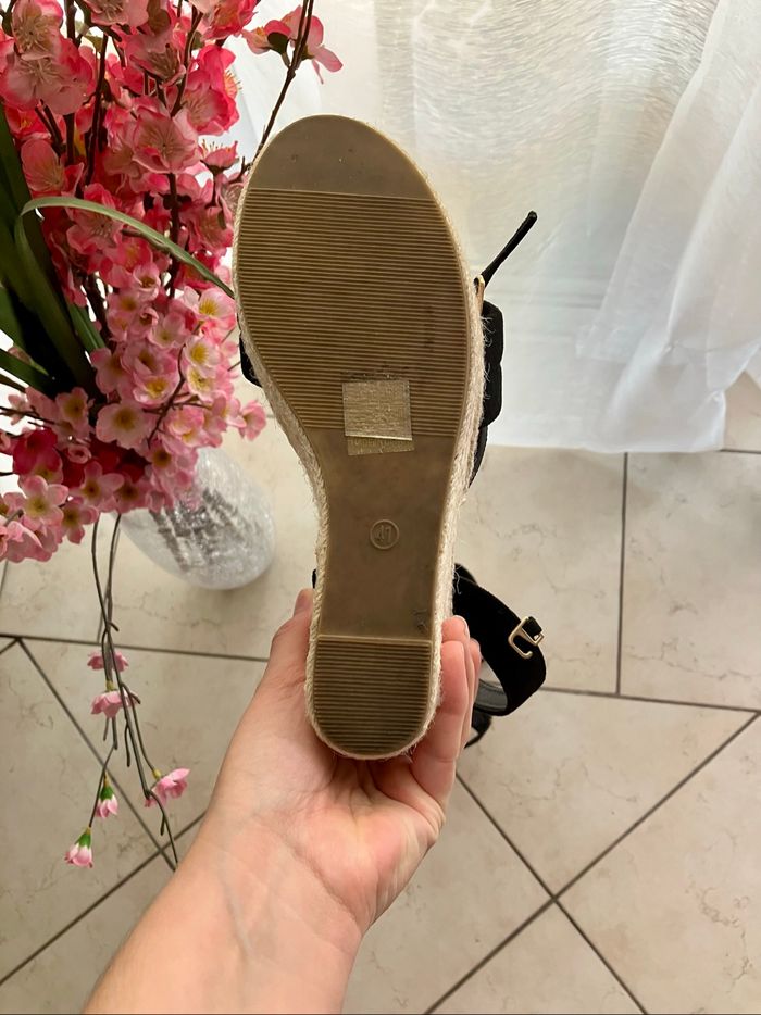 Chaussures compensées noires T.40-41 - photo numéro 6