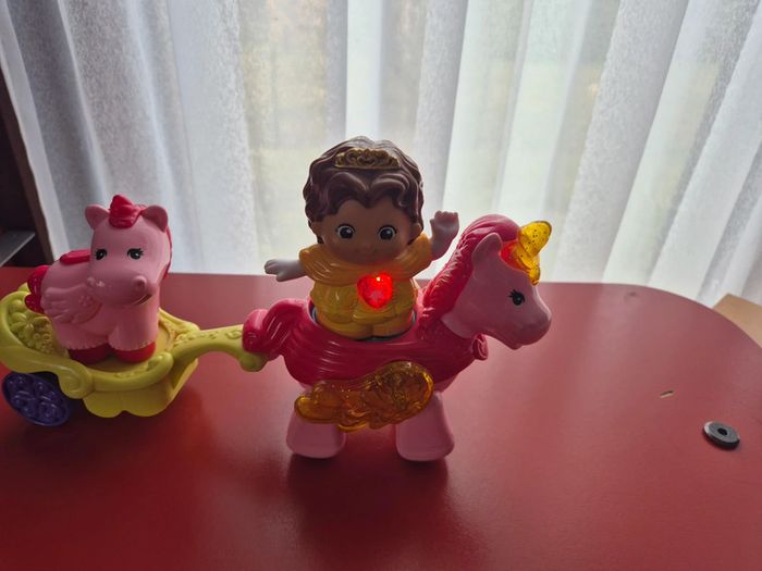 La licorne magique de Claire,  la princesse l’aventurière - photo numéro 2