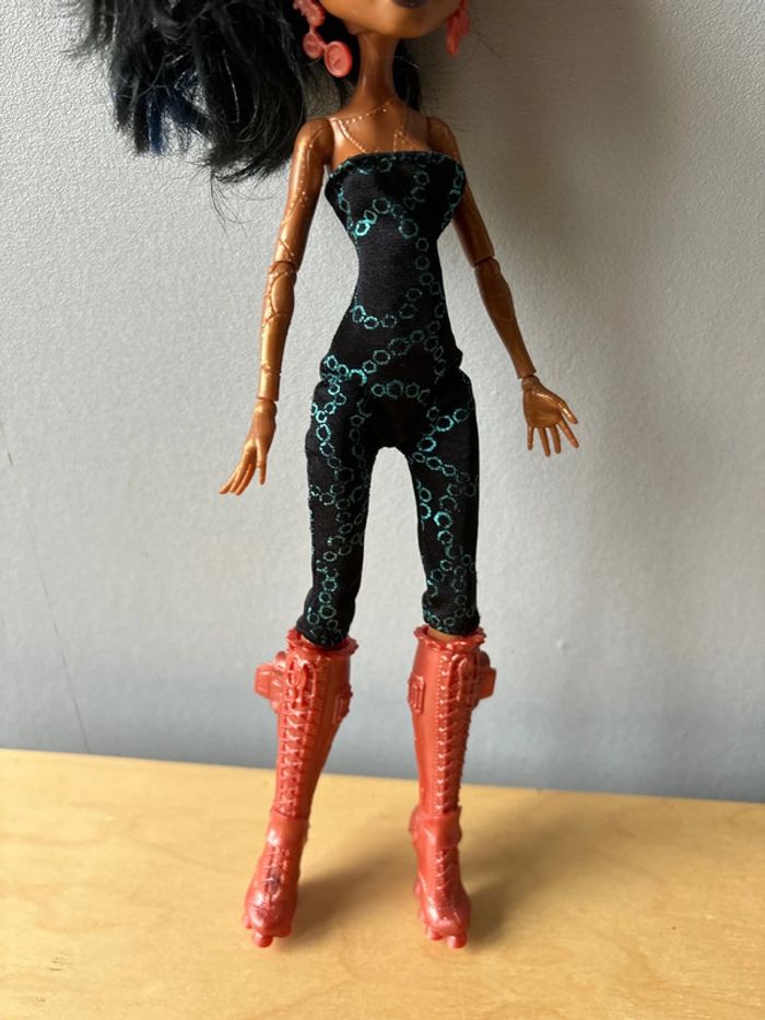 Monster high rebecca steam doll - photo numéro 3