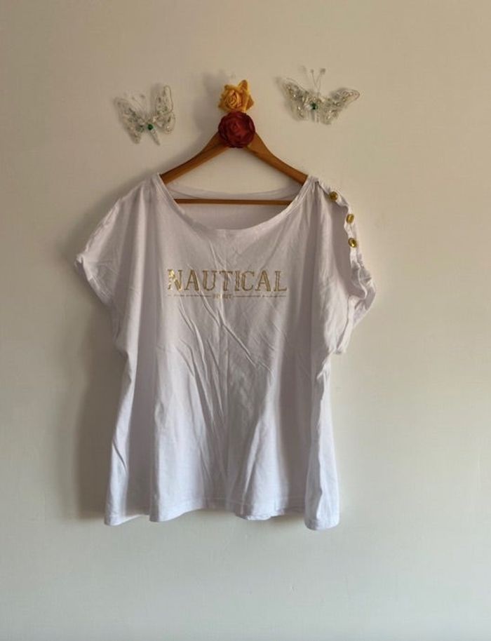 Nautical Spirit – T-shirt à inscription et boutons dorés
