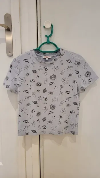 Crop top manches courtes motifs astro 95% coton