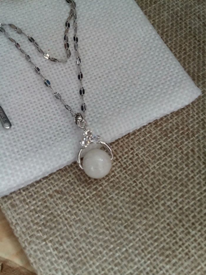 Collier argenté pierre de lune naturelle