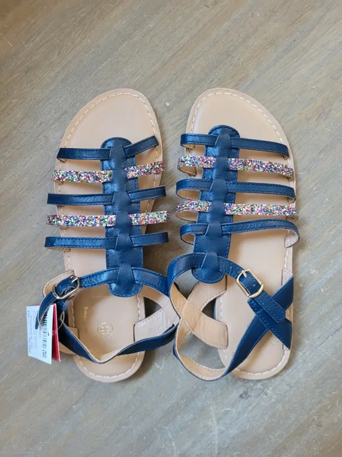 Sandales fille Taille 36 neuve