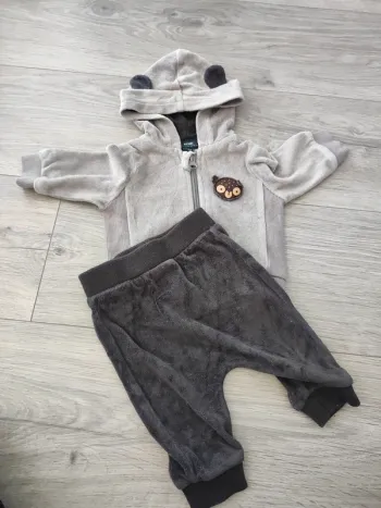 Ensemble 3 mois jogging gilet