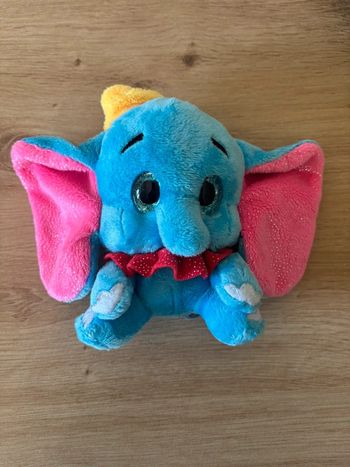 Doudou éléphant Dumbo bleu rose col rouge nicotoy simba toys