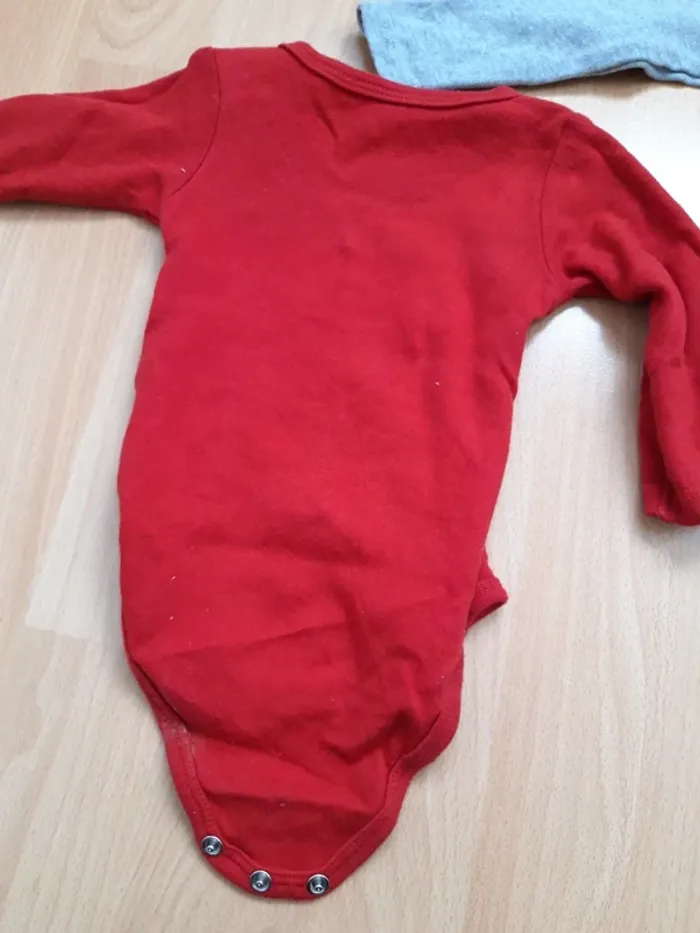 Lot de 2 bodies manches longues 6 mois - photo numéro 9