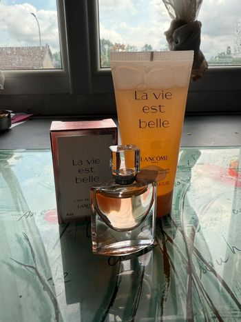 Lot eau de parfum et gel douche La vie est belle