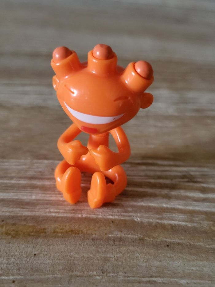 Lot de 2 figurines Kinder bonhomme et lapin crayon - photo numéro 2