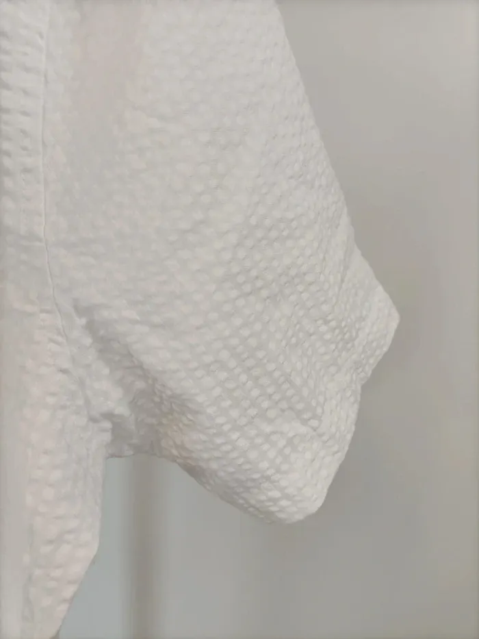 Chemise blanche Livergy manches courtes tissu gaufré, 100% coton, col rond taille 42 A335 - photo numéro 4