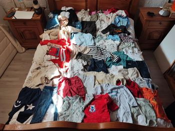 Lot d'une quarantaine de vêtements en 6 mois 2 ème partie