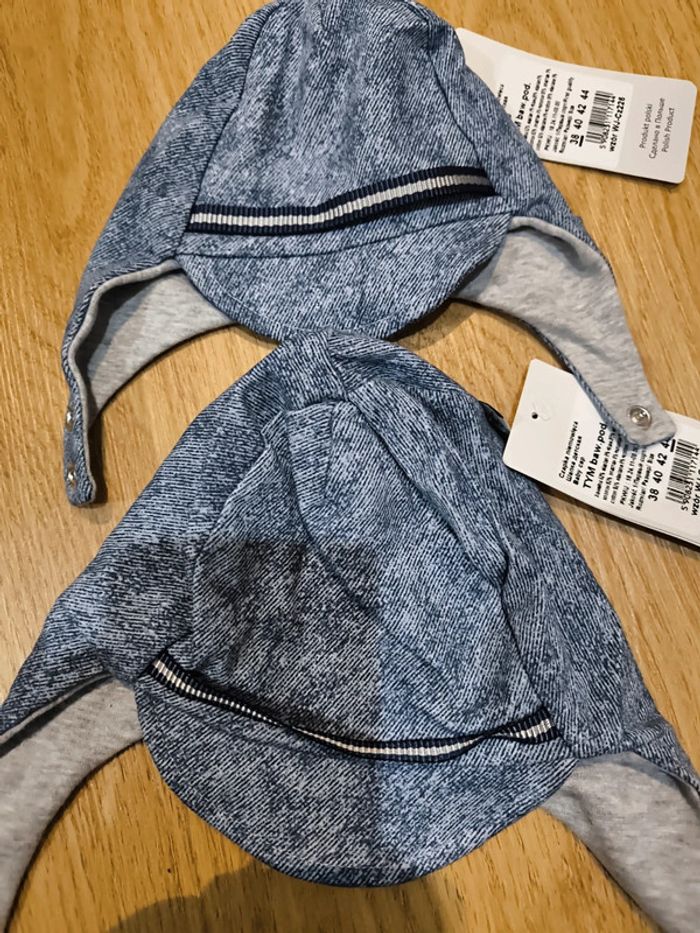 Lot de 2 bonnets casquettes bebe neuf