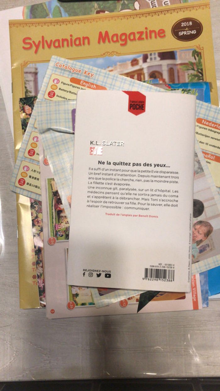 Évie Ne la quittez pas des yeux - photo numéro 3