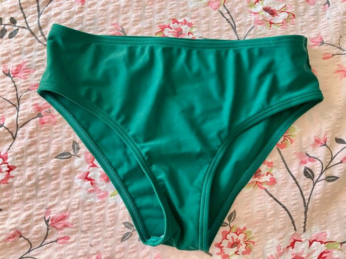 Slip de bain vert bouteille pour enfant 10 ans - photo numéro 4