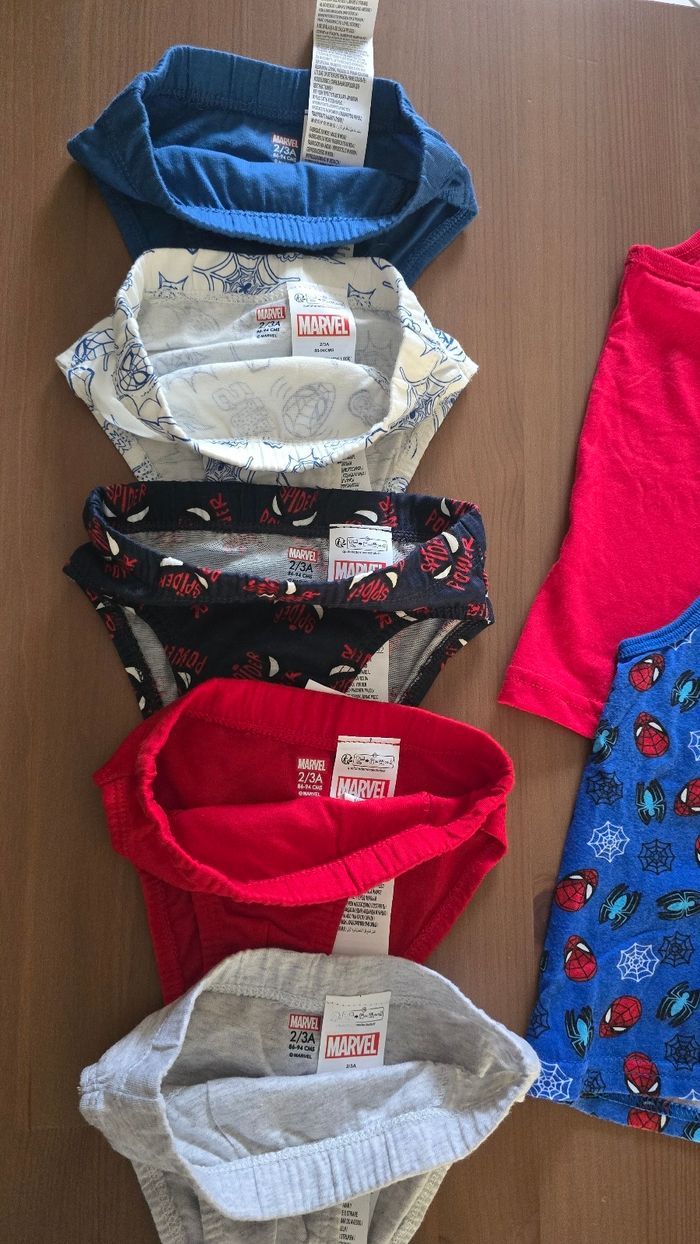 (Neufs non portés)😍🤩💙 superbe lot slips 3ans  et maillots de corps 4ans  spiderman💙🤩😍 - photo numéro 3