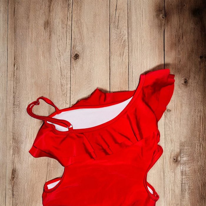 🌸 Jolie maillot de bain rouge - Taille 5 ans 🌸 - photo numéro 2