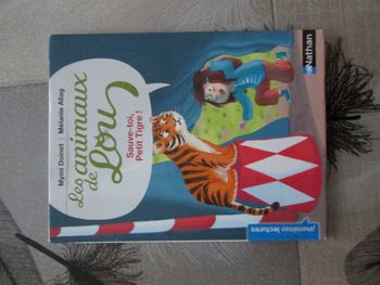 Livre Les animaux de Lou Sauve-toi Petit Tigre