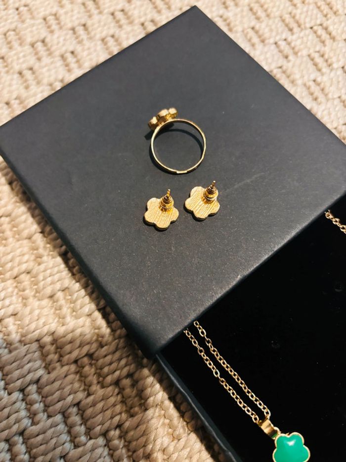 Coffret cadeau femme bijoux tendance parure fleur verte doré - photo numéro 3