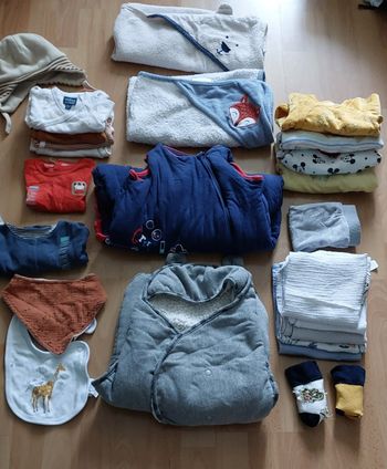 Kit de naissance bébé en très bon état et neufs