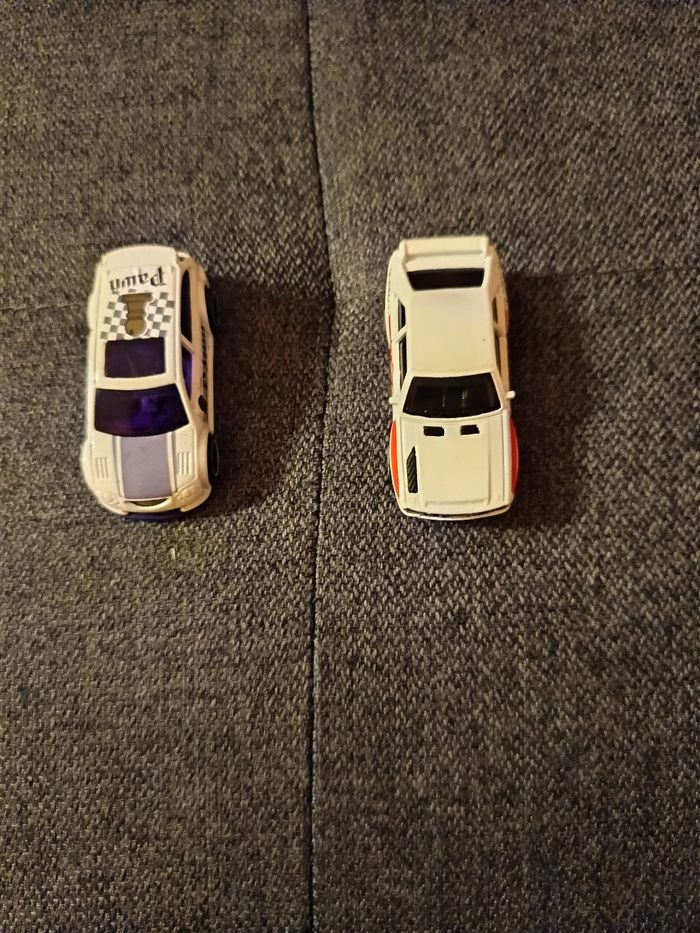 Lot de 2 Petites voitures hot Wheel